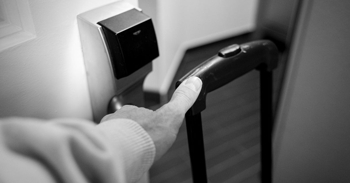 Locked out of house with no key? Our damage-free entry process — Andersonville Chicago Locksmith